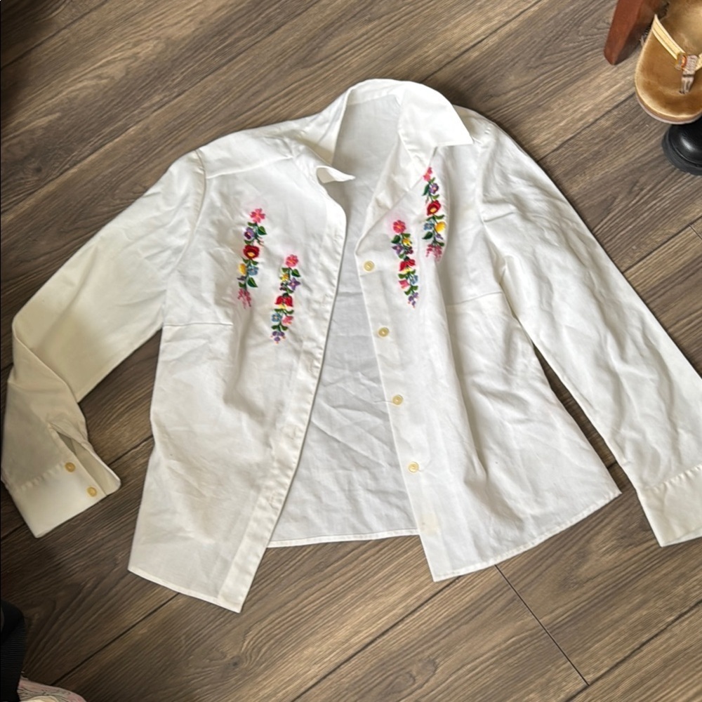 Vintage white button down with floral embroidery size 46 - Picture 2 of 16